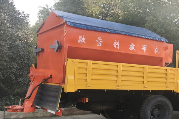6立方撒盐机 LM-SBJ-6000融雪剂散布机