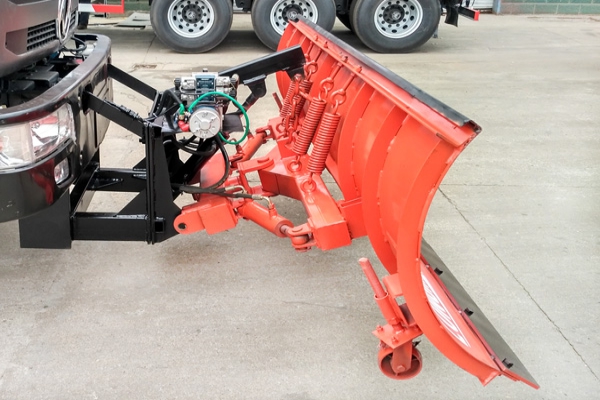 专用车加装除雪铲 铲雪车厂家