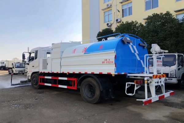 东风天锦路面清洗车