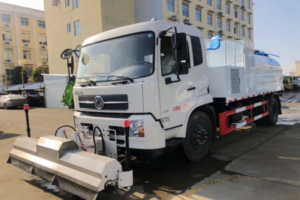 东风天锦路面清洗车