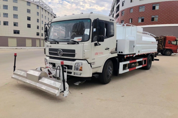 东风天锦路面清洗车