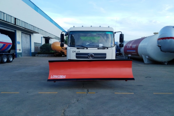 选装推雪铲装置