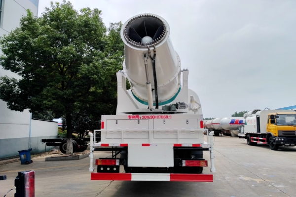 东风T5后双桥多功能抑尘车