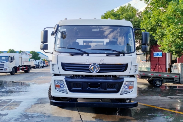 东风随专后八轮大型抑尘车