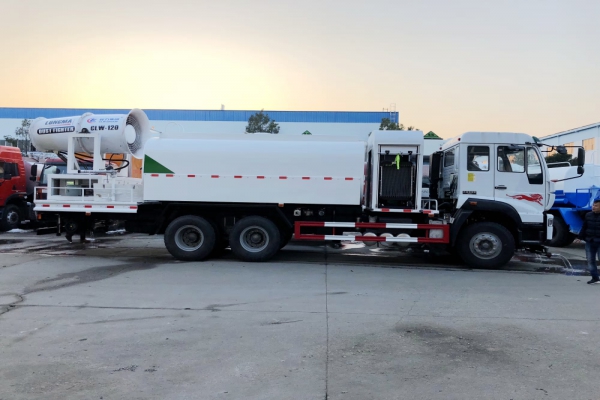 重汽斯太尔后双桥抑尘车(60-120米雾炮机)