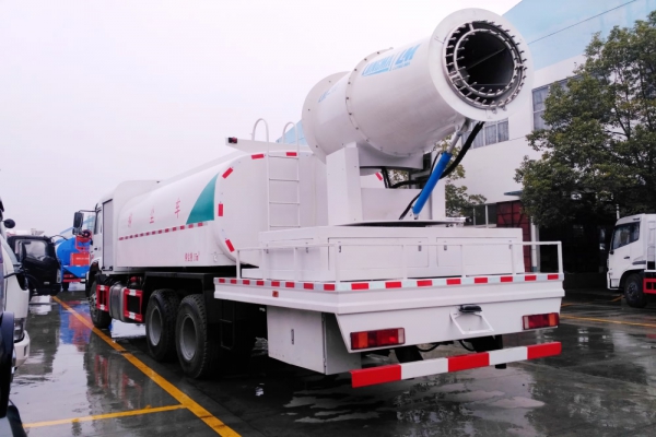 重汽斯太尔后双桥抑尘车(60-120米雾炮机)