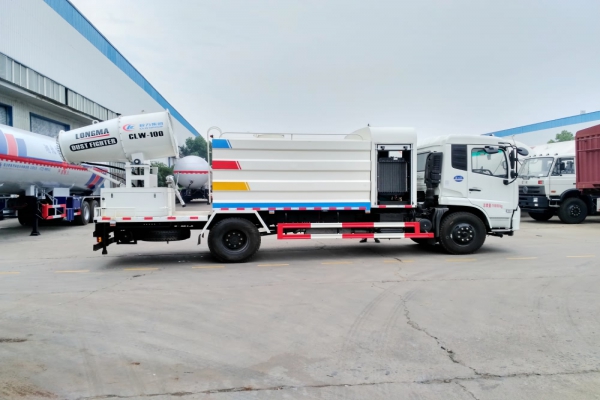 东风天锦抑尘车80米雾炮机