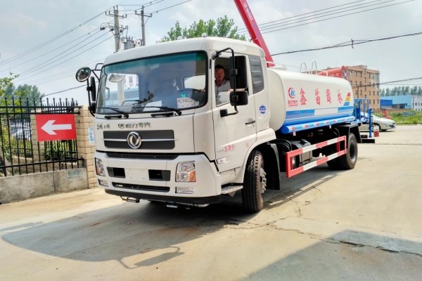 东风天锦多功能洒水抑尘车(30米喷雾机)