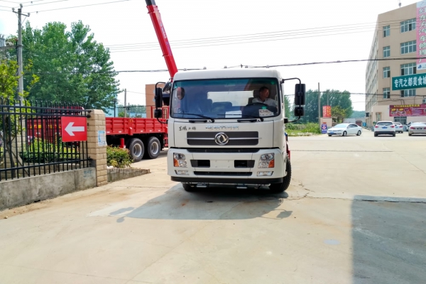 东风天锦多功能洒水抑尘车(30米喷雾机)