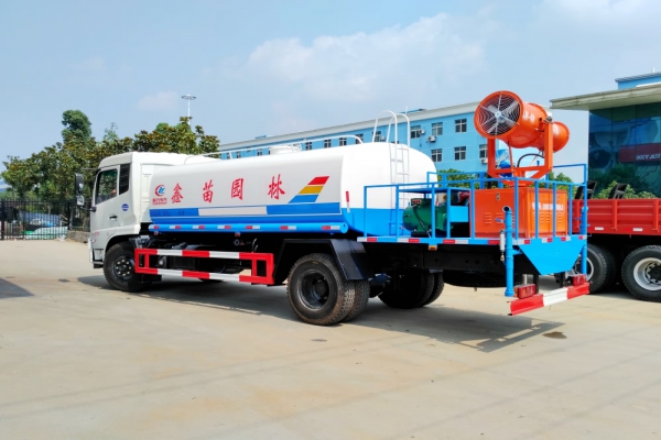 东风天锦多功能洒水抑尘车(30米喷雾机)