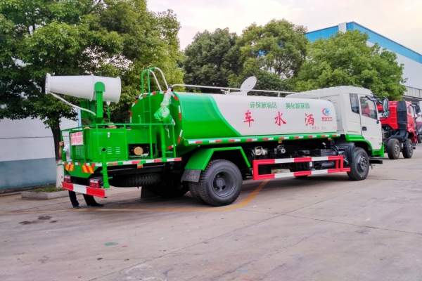 东风专底多功能抑尘车(30-35米雾炮、12吨水罐)