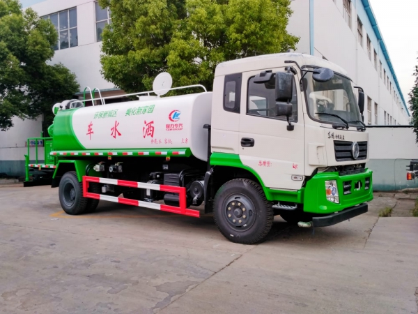 东风专底多功能抑尘车(30-35米雾炮、12吨水罐)