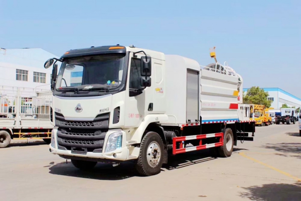 柳汽乘龙抑尘车(50-100米雾炮机)