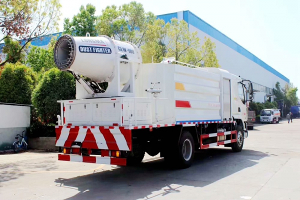 柳汽乘龙抑尘车(50-100米雾炮机)