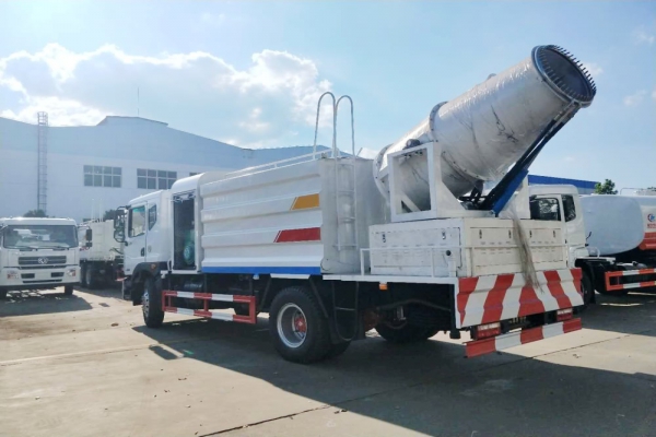 东风多利卡D9抑尘车(方形厢体、50-100米雾炮)