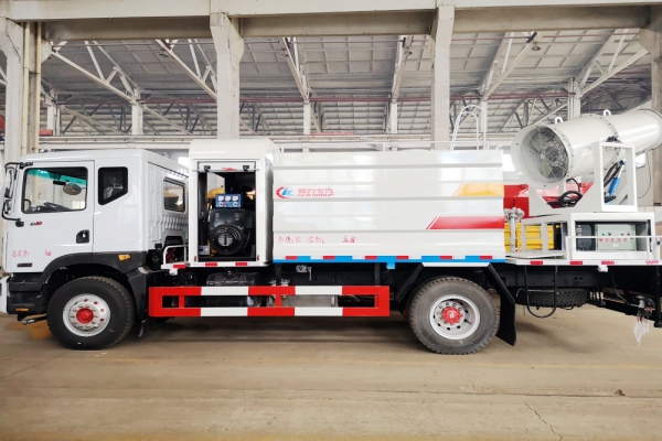 东风多利卡D9抑尘车(方形厢体、50-100米雾炮)