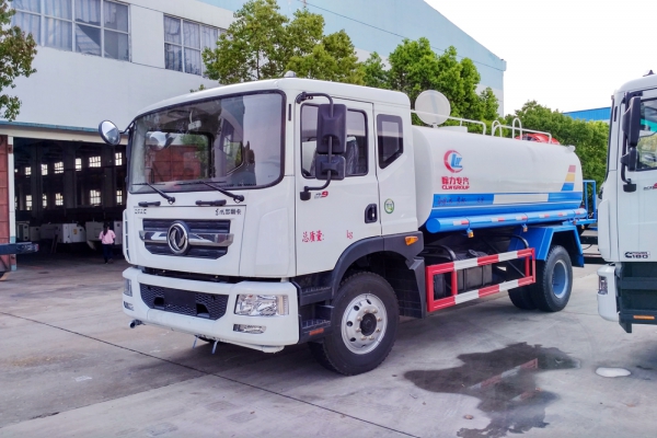 东风多利卡D9绿化喷洒车(14立方、30-35米喷雾机)