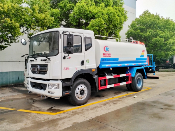 东风多利卡D9绿化喷洒车(14立方、30-35米喷雾机)