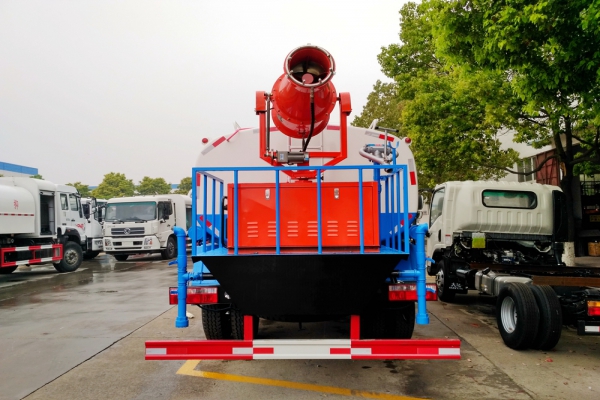 东风多利卡D9绿化喷洒车(14立方、30-35米喷雾机)