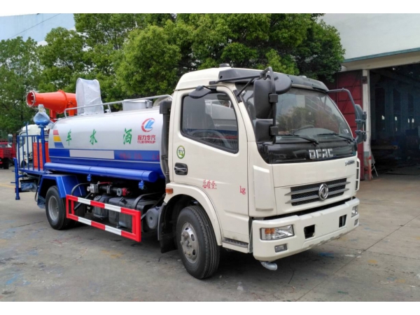 东风大多利卡雾炮车(8吨、30-40米喷雾机)