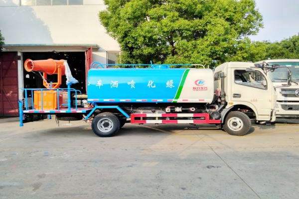 东风大多利卡绿化喷洒车(7吨、30-35米雾炮机)