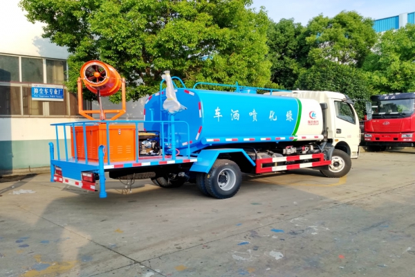 东风大多利卡绿化喷洒车(7吨、30-35米雾炮机)