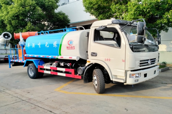 东风大多利卡绿化喷洒车(7吨、30-35米雾炮机)