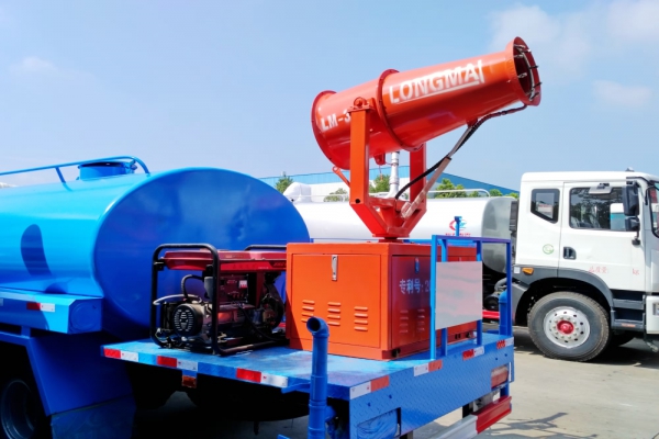 东风大多利卡绿化喷洒车(7吨、30-35米雾炮机)