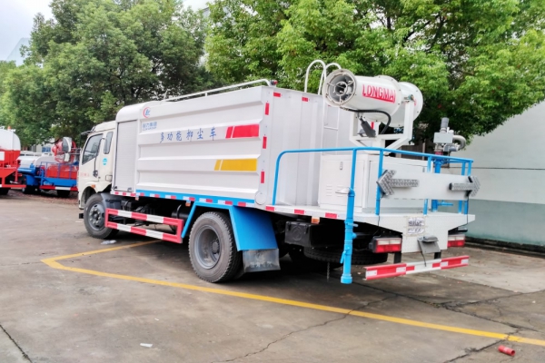 东风大多利卡抑尘车(方形9吨、30-60米雾炮)