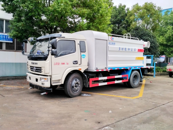 东风大多利卡抑尘车(方形9吨、30-60米雾炮、排半驾驶室)