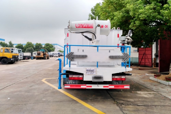 东风大多利卡抑尘车(方形9吨、30-60米雾炮)