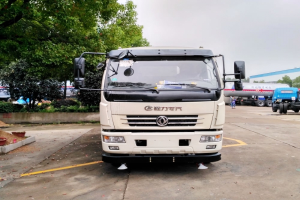 东风大多利卡抑尘车(方形9吨、30-60米雾炮)