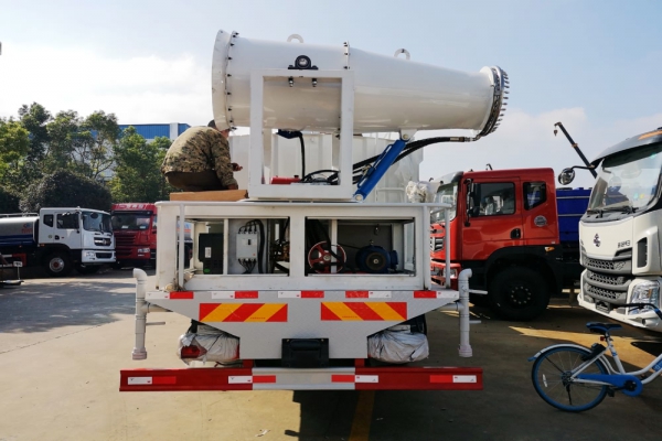 东风大多利卡抑尘车(方形9吨、30-60米雾炮)