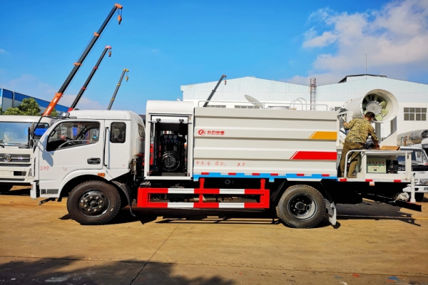 东风大多利卡抑尘车(方形9吨、30-60米雾炮)
