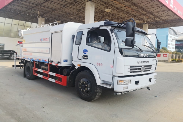 东风大多利卡抑尘车(方形9吨、30-60米雾炮)
