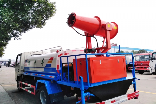 东风小多利卡绿化喷洒车(4.5立方、30米雾炮机)