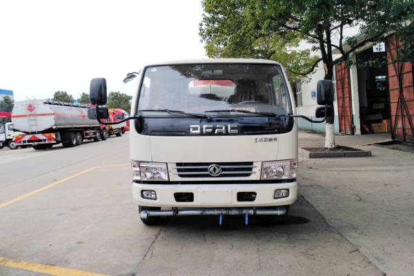 东风小多利卡绿化喷洒车(4.5立方、30米雾炮机)