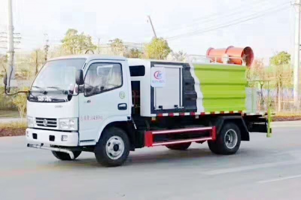 东风小多利卡抑尘车(方形厢体4.5立方、30米雾炮机)