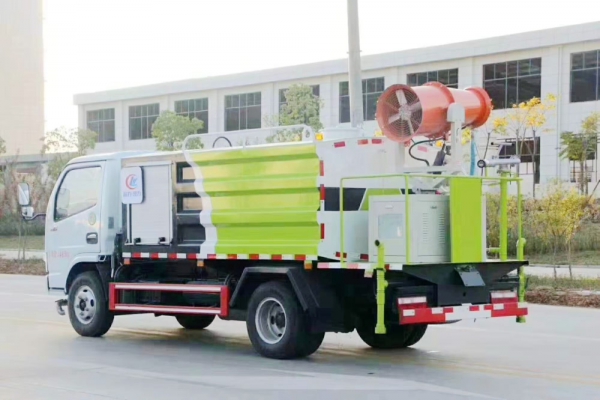 东风小多利卡抑尘车(方形厢体4.5立方、30米雾炮机)