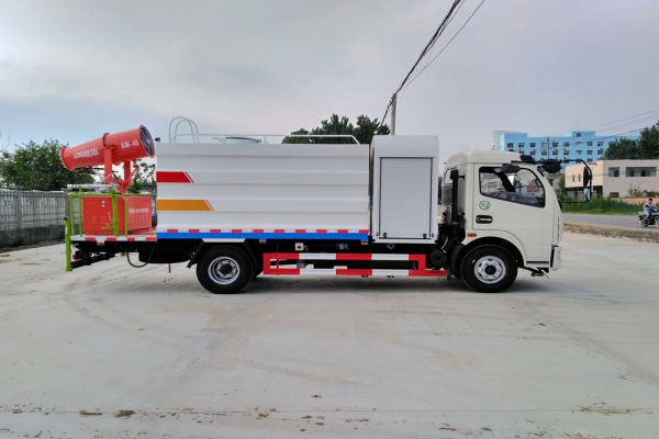 东风大多利卡抑尘车(方形6.5吨、30-50米雾炮、单排驾驶室)