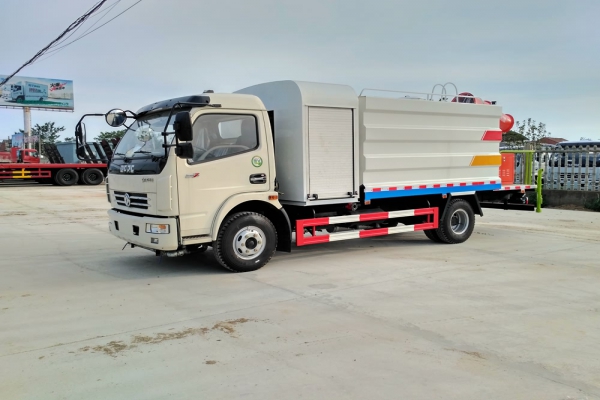 东风大多利卡抑尘车(方形6.5吨、30-50米雾炮、单排驾驶室)