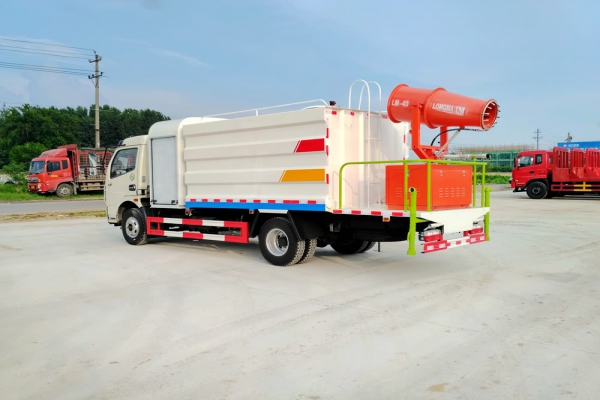 东风大多利卡抑尘车(方形6.5吨、30-50米雾炮、单排驾驶室)