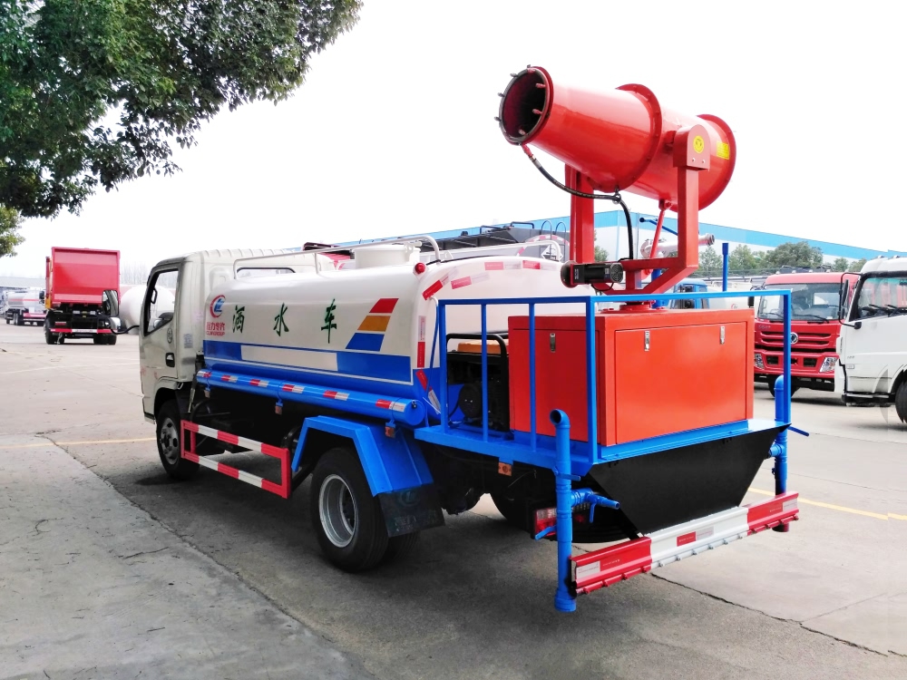 国五多功能绿化喷洒抑尘车