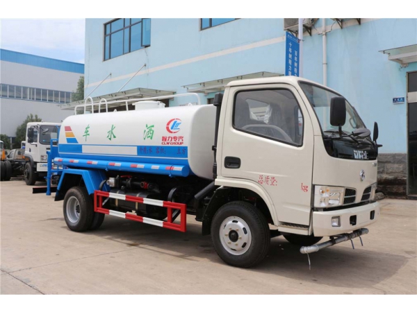 东风小多利卡洒水车(5方)