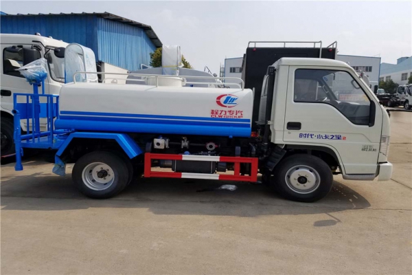 福田小卡绿化喷洒车