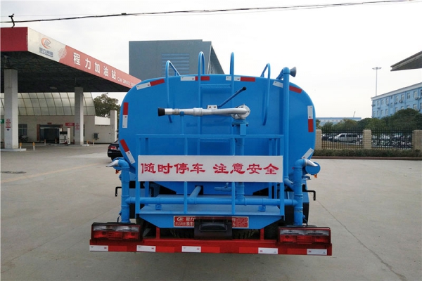 东风多利卡绿化喷洒车