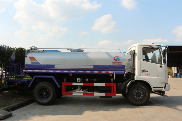 东风嘉运绿化喷洒车