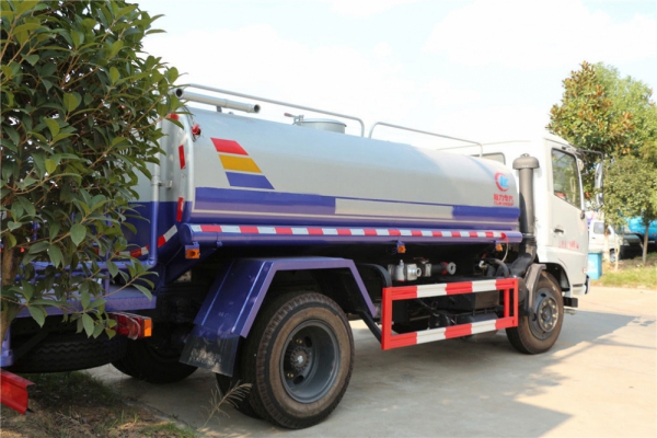 东风嘉运绿化喷洒车