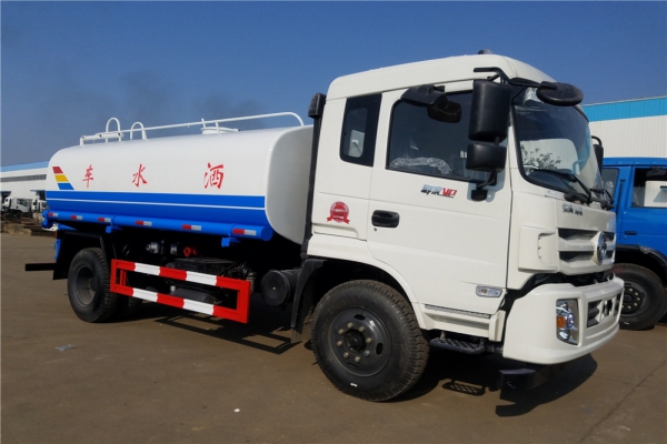 东风御虎绿化喷洒车(12方)