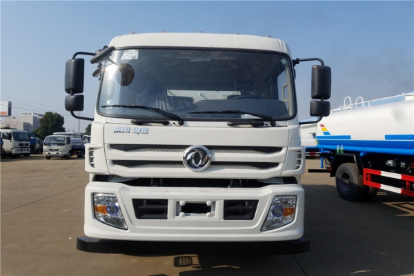 东风御虎绿化喷洒车